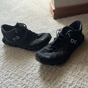 Mens on cloud worn once basically brand new
